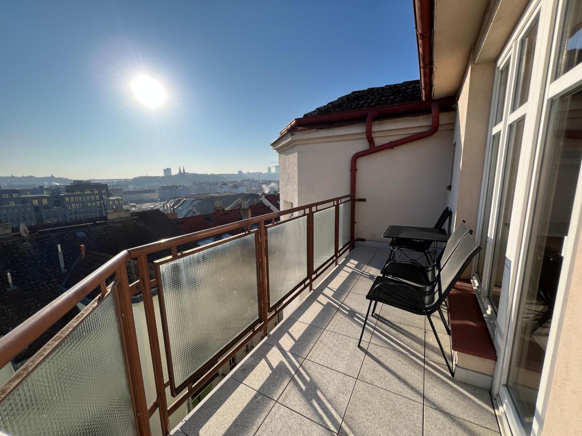 Rooftop View Apartment *